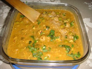 lotus seeds and green peas curry 1